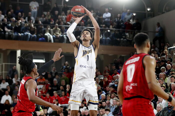 il gigante bambino:il cestista 14enne alto 2 metri e 26 che sogna di  diventare una stella del basket - Sport