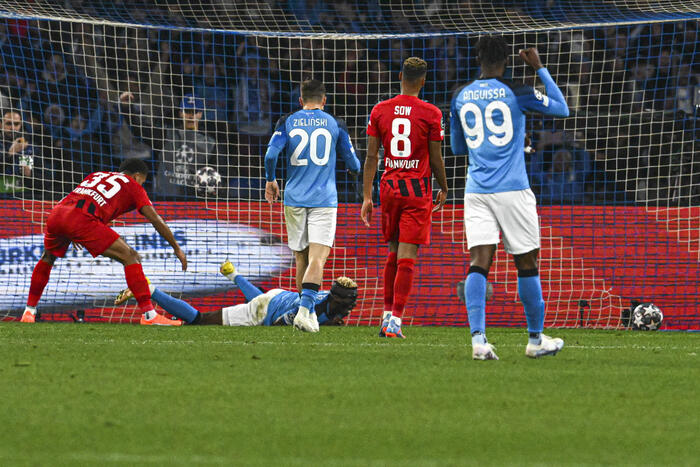 Champions: 3-0 All'Eintracht, Il Napoli Ai Quarti - Ultima Ora - Ansa.it