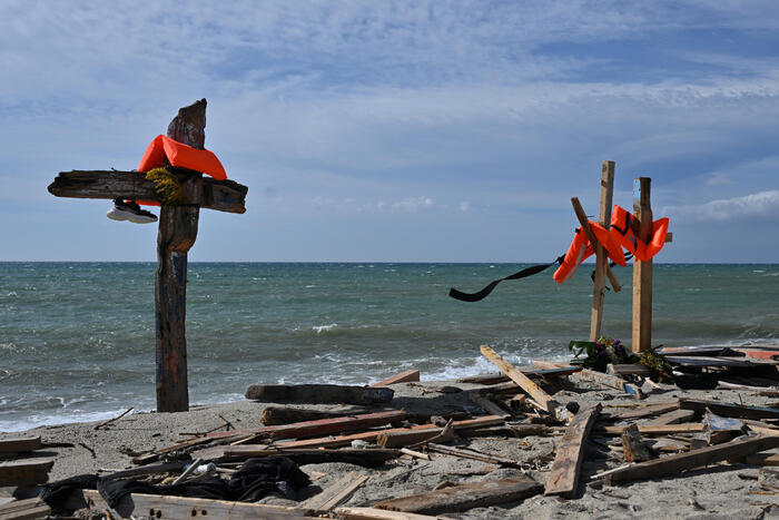 Six officials probed over Cutro-shipwreck-rescue delay