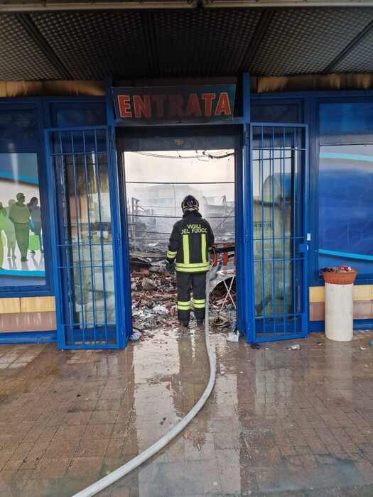 Lungarotti, a Bastia un incendio devastante - Umbria 