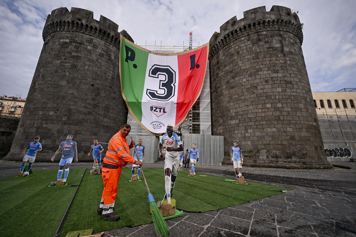 Festa scudetto: Napoli si risveglia con tricolore record