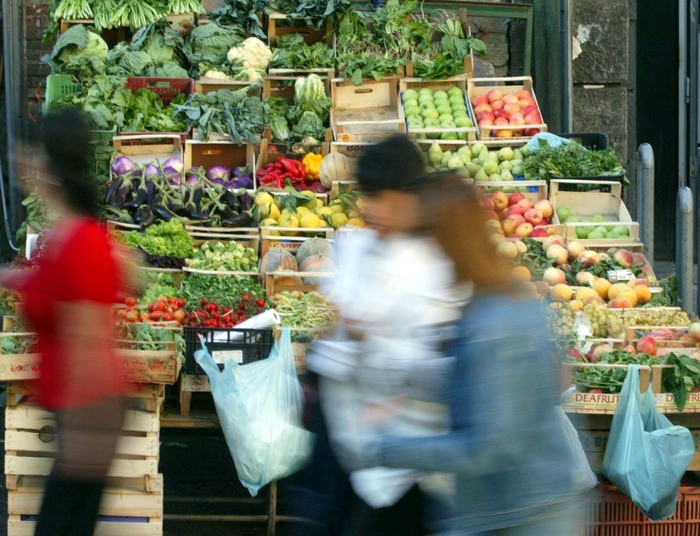 Diminuisce la popolazione a rischio povertà, nel 2023 è 18,9%