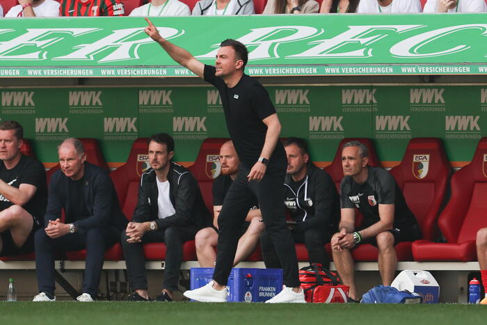 Bundesliga: first coach skips, Augsburg sacks Maassen - Football - The ...