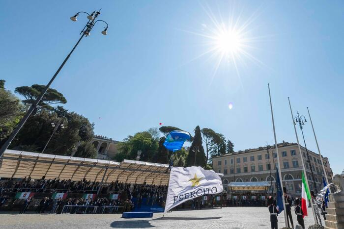 162 anni dell'Esercito italiano: orgoglio della Patria che fa sventolare il  tricolore nel mondo