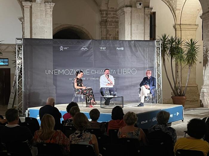 A Ostuni una Emozione chiamata libro, omaggi a Rossi e Troisi - Notizie ...