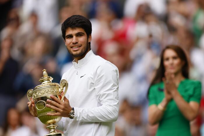 Carlos Alcaraz’s Wimbledon Triumph: The Rising Star Dominates Novak Djokovic and Conquers the Championships