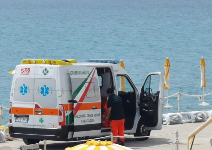 Ha un malore mentre è in spiaggia, muore un 80enne in Salento – Notizie