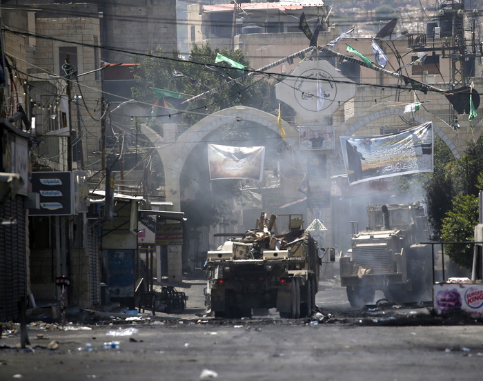 Un Mezzo Dell'esercito Israeliano In Una Strada Di Jenin - Primopiano ...