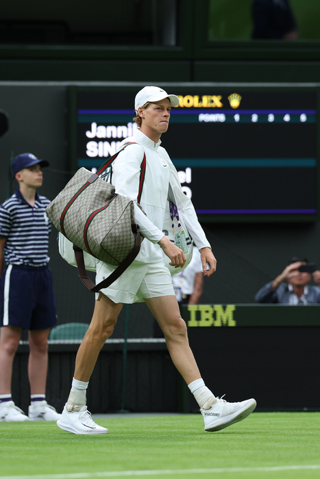 Il tennista professionista Jannik Sinner guarda al futuro nell'ultimo  episodio della serie video di Gucci e GQ Sports. - Gucci Stories