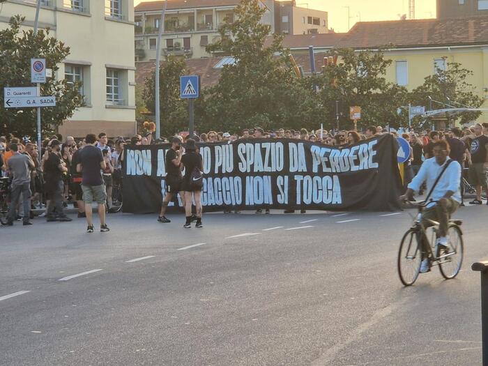 Centro sociale sgomberato, corteo di protesta a Monza – Notizie