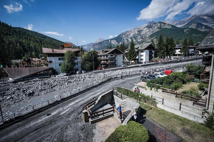 Bardonecchia sepolta dal fango, 'Un boato e poi un'onda alta 7 metri' -  Cronaca 