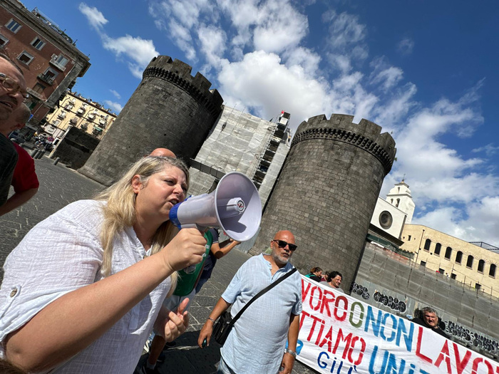 In corteo a Napoli a difesa del reddito di cittadinanza – Notizie