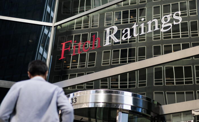 Fitch taglia l'outlook della Cina a 'negativo'