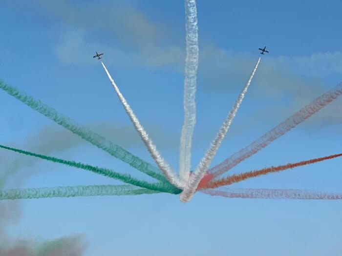 Il saluto delle Frecce Tricolori alla spiaggia dei centomila - Notizie 