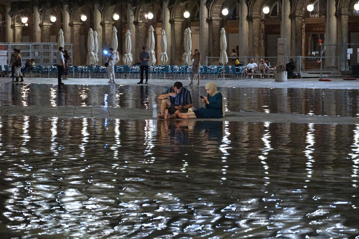 Acqua alta d’agosto fa il bis a Venezia, ma sotto il metro – Notizie