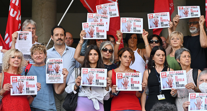 Presidio A Torino Contro La Stanza Dell'ascolto Al Sant'Anna - Notizie ...