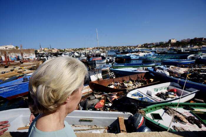 Meloni och van der Leyen i Lampedusa.  Stöd för Italien, 10 poäng…