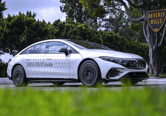 Mercedes-Benz Classe A, in arrivo due inediti servizi: car sharing privato  e chiave digitale