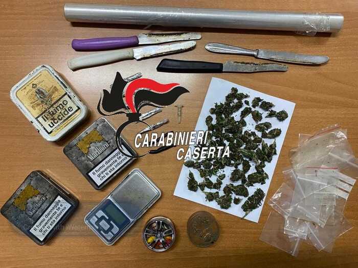 Blitz Cc in cartolibreria, sequestrati marijuana e hashish – Notizie