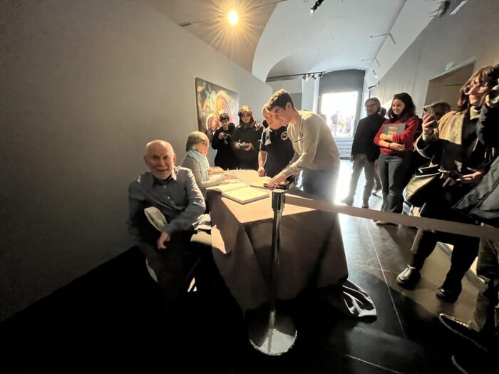 Autografi e dediche di McCurry direttamente in mostra a Genova - Arte 