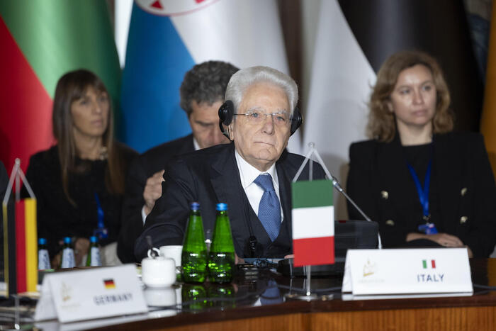 Mattarella, è indifferibile la creazione di una Difesa comune europea – Notizie – Ansa.it