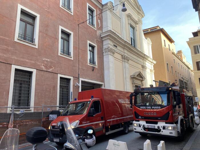 Cade un ascensore in un palazzo in centro a Roma: muore un operaio – Notizie – Ansa.it