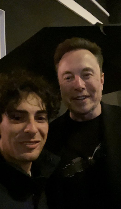 Musk contact 'got classified foreign min doc'