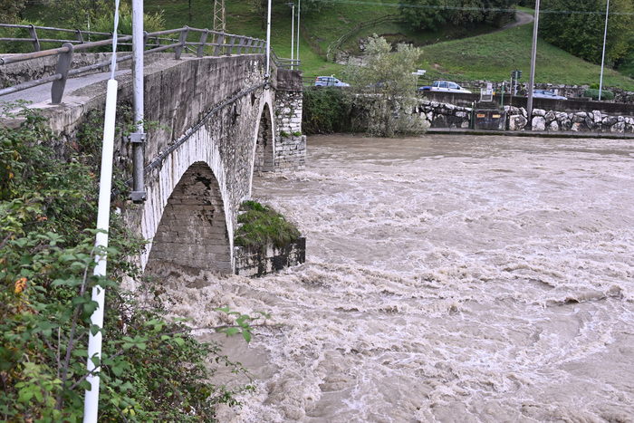 Maltempo in Liguria, esondano i fiumi. A Celle i bimbi non escono da scuola, ‘è allerta’. Riaperta l’A10 – Notizie – Ansa.it