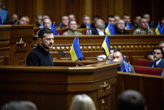 Zelensky presenta il suo piano della vittoria, spiragli alla Nato – Notizie – Ansa.it