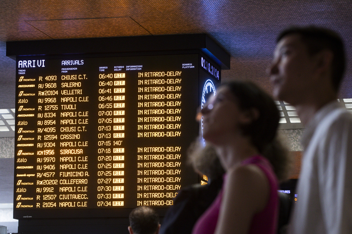 Caos treni, le opposizioni contro Salvini: "Venga in Aula e si dimetta"