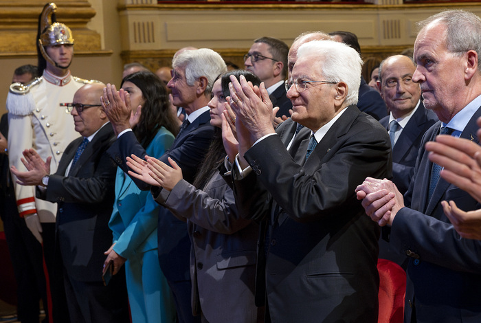 Mattarella, istituzioni rispondono all'intera collettività