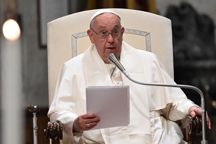 Don't throw away food in Rome as people don't have it-pope