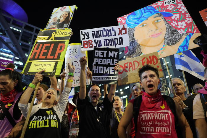 Centinaia in piazza a Tel Aviv, 'fermare la guerra'