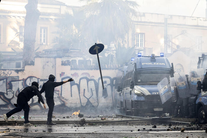 Scontri al corteo pro Palestina a Roma: 34 feriti, quattro fermati. Confermata l’ipotesi di ‘infiltrati’ – Notizie – Ansa.it