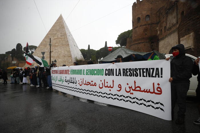 Corteo pro Palestina a Roma, 1.600 controllati. Cori contro Meloni e Netanyahu – LIVE – Notizie – Ansa.it