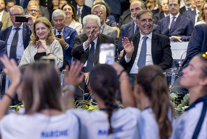 Solidarietà di Mattarella per gli agenti feriti