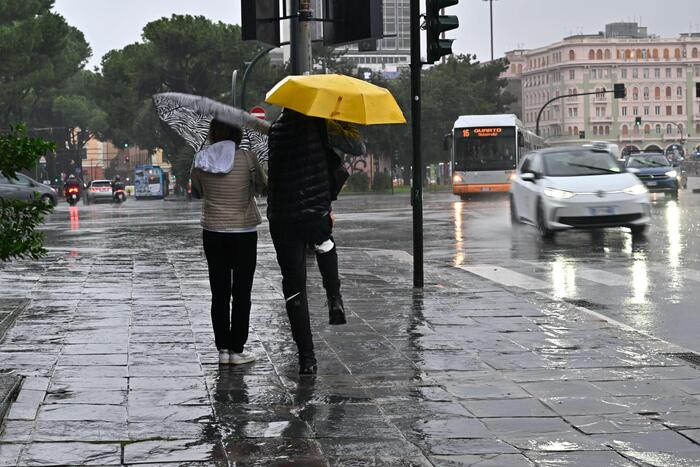 Allerta Protezione civile, temporali al Nord ed al Centro – Notizie – Ansa.it