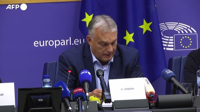 Eurocamera, tentata aggressione ad Orban durante la conferenza stampa del premier ungherese – Mondo – Ansa.it