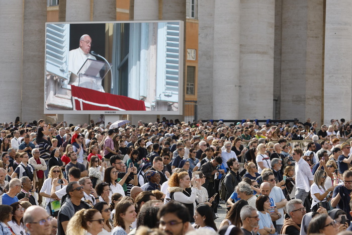 Il Papa: 'La mia vicinanza al popolo di Valencia'