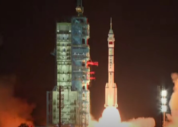 Partita una missione spaziale cinese con 3 taikonauti