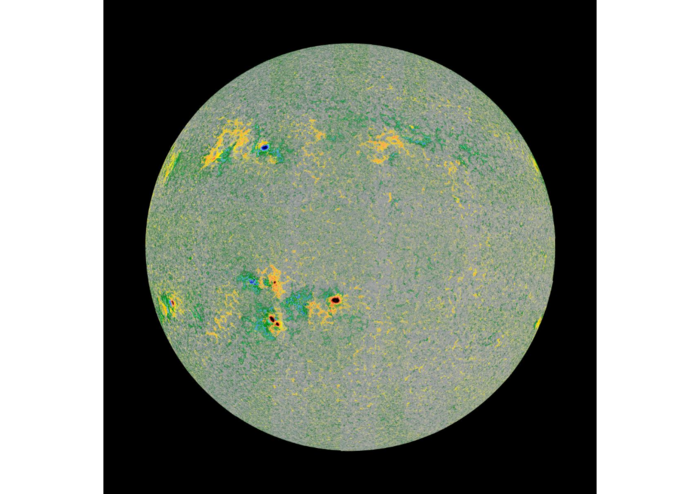 La direzione delle linee del campo magnetico sulla superficie del Sole, misurata dallo strumento Phi (fonte:&nbsp;ESA &amp; NASA/Solar Orbiter/PHI Team)   RIPRODUZIONE RISERVATA 