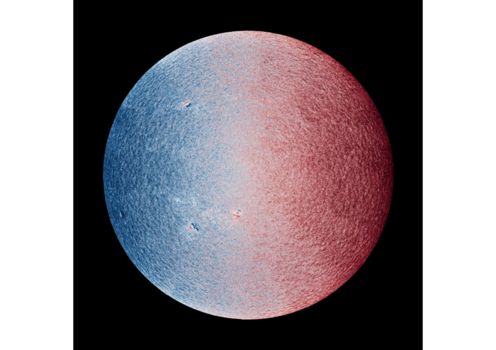 La mappa mostra&nbsp;la direzione del movimento della materia sulla superficie del Sole: il blu indica movimento verso la sonda, il rosso indica il contrario (fonte:&nbsp;ESA &amp; NASA/Solar Orbiter/PHI Team)   RIPRODUZIONE RISERVATA 