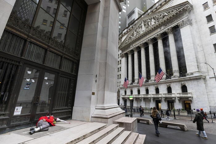 Wall Street apre in calo in attesa Fed, Dj -0,02%, Nasdaq -0,28%