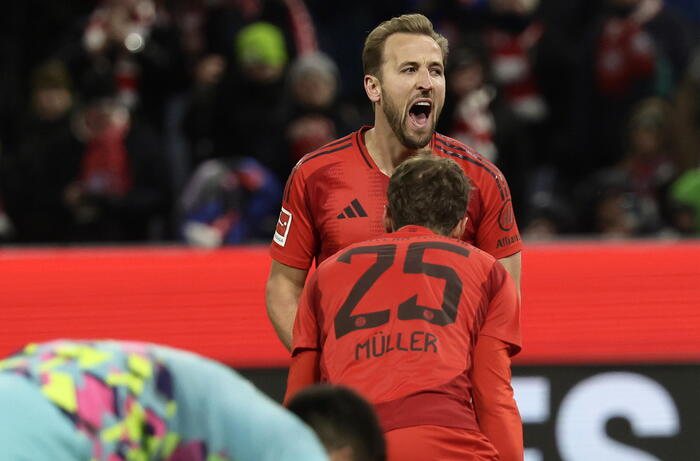 Bundesliga: il Bayern batte 3-0 l'Augsburg, tripletta di Kane