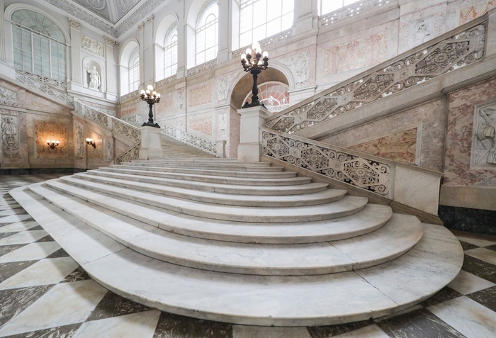 Palazzo Reale Napoli, restaurato lo scalone simbolo