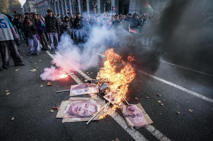 In corso lo sciopero generale. Landini: ‘In piazza in 500mila’. A Torino scontri tra forze dell’ordine e antagonisti – Notizie – Ansa.it