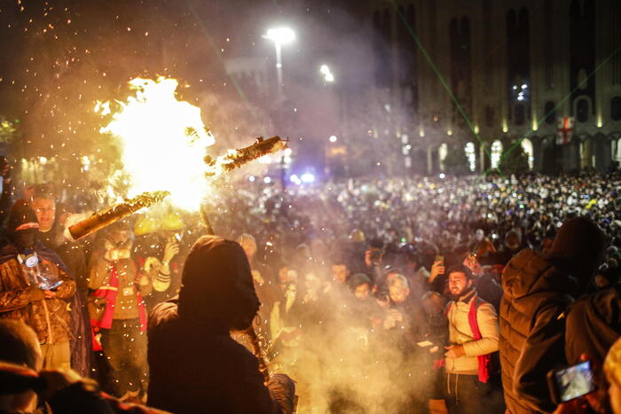 Georgia, polizia in piazza a Tbilisi disperde manifestanti