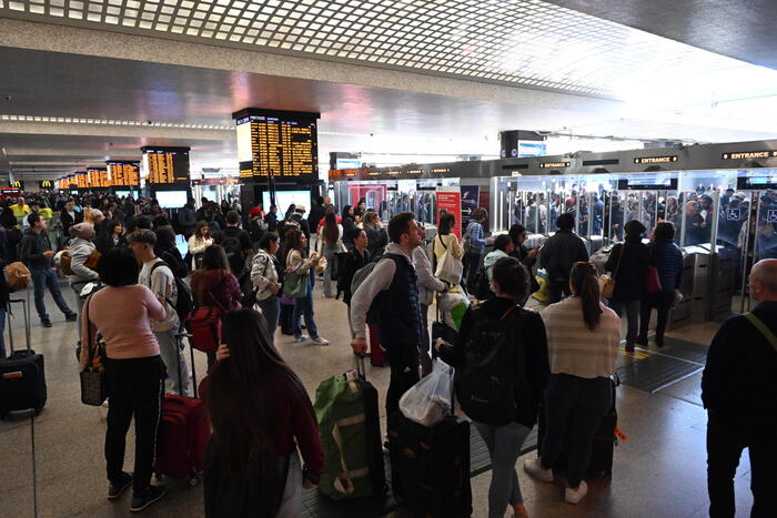 Garante: 'Fasce di garanzia per i treni anche nei festivi'