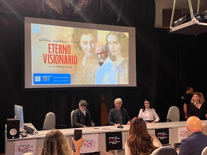 'Eterno visionario', film di Michele Placido su Pirandello