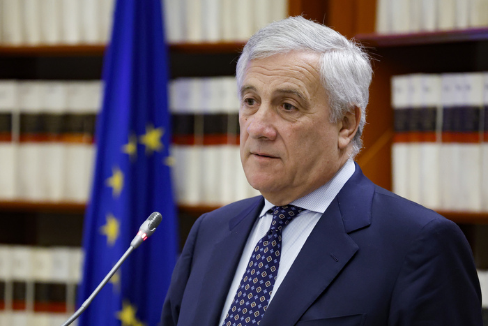 Tajani, la Rai deve cambiare ma no al taglio del canone